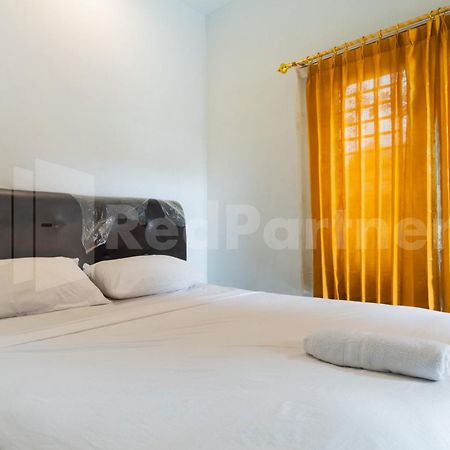 OYO 3937 Teratai Guest House Medan Bagian luar foto