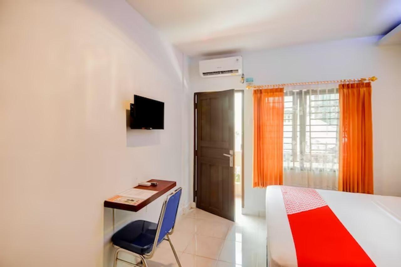 OYO 3937 Teratai Guest House Medan Bagian luar foto