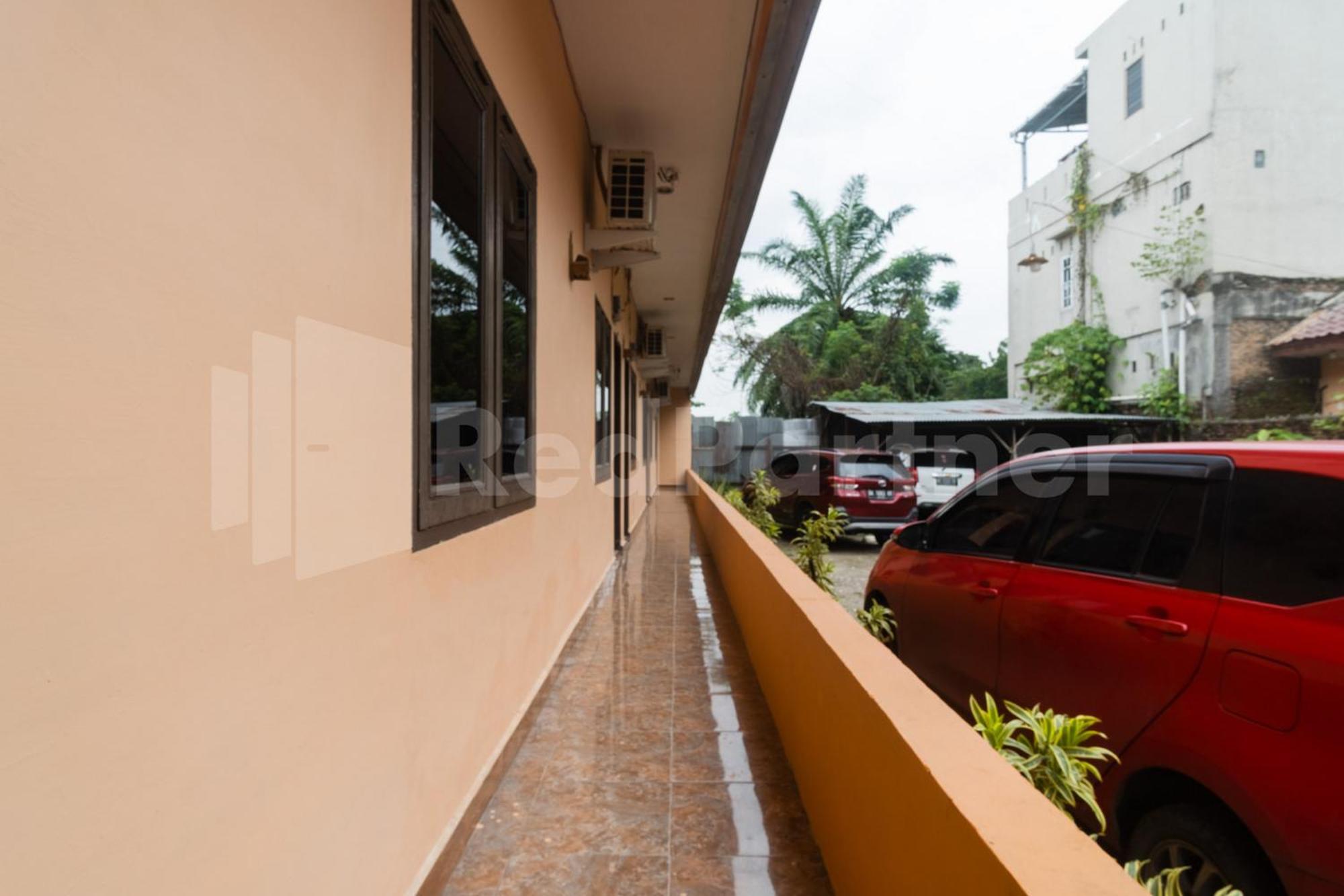 OYO 3937 Teratai Guest House Medan Bagian luar foto