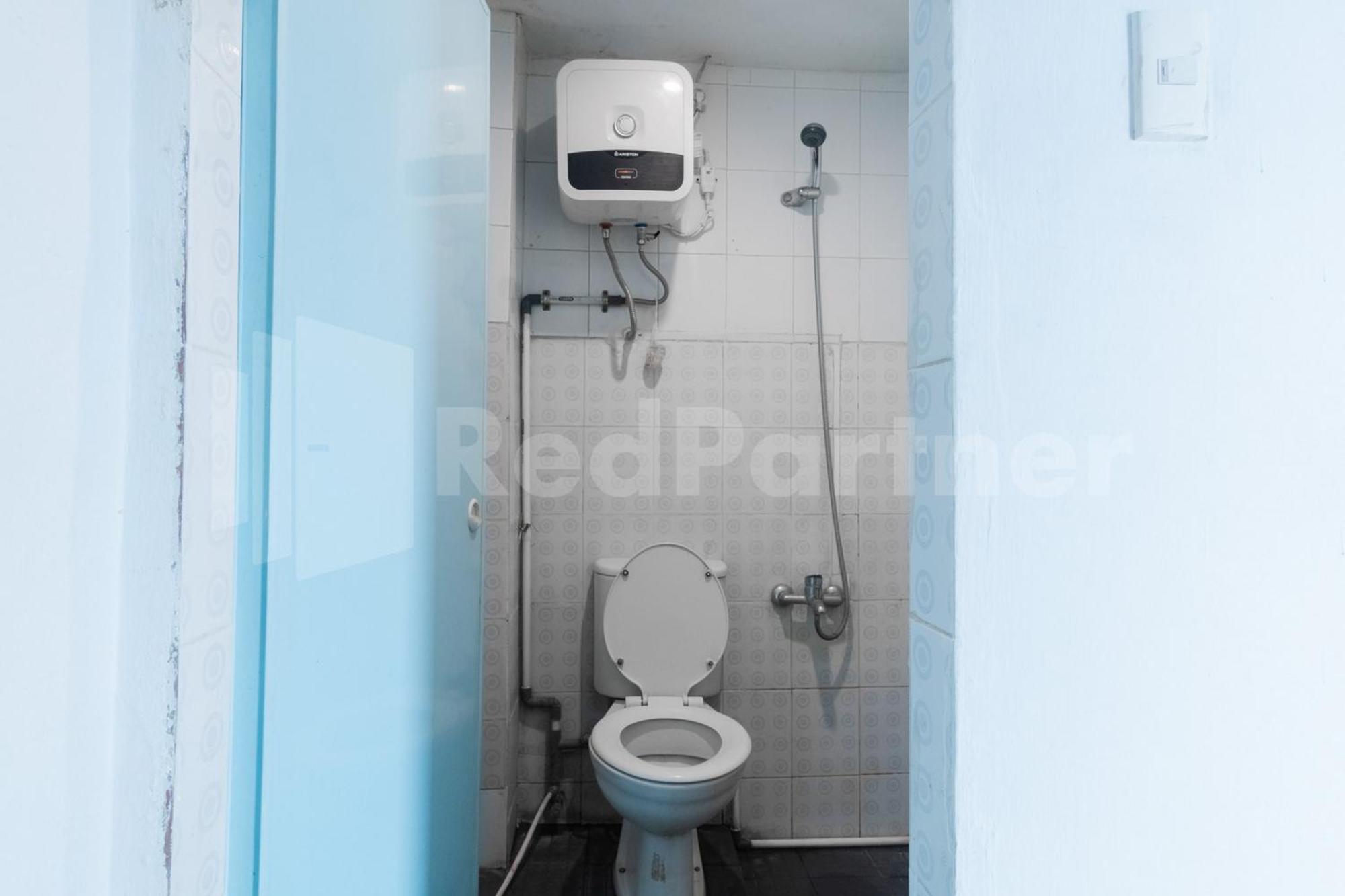 OYO 3937 Teratai Guest House Medan Bagian luar foto