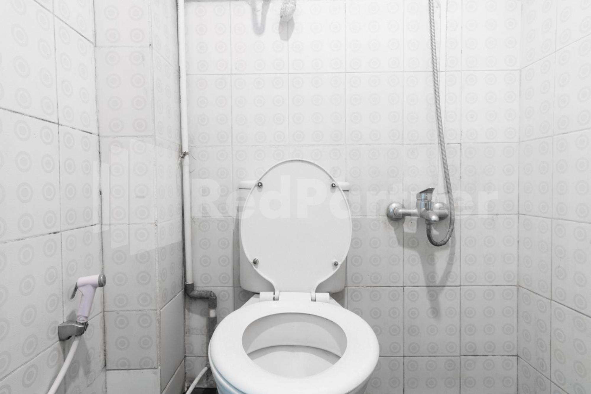 OYO 3937 Teratai Guest House Medan Bagian luar foto