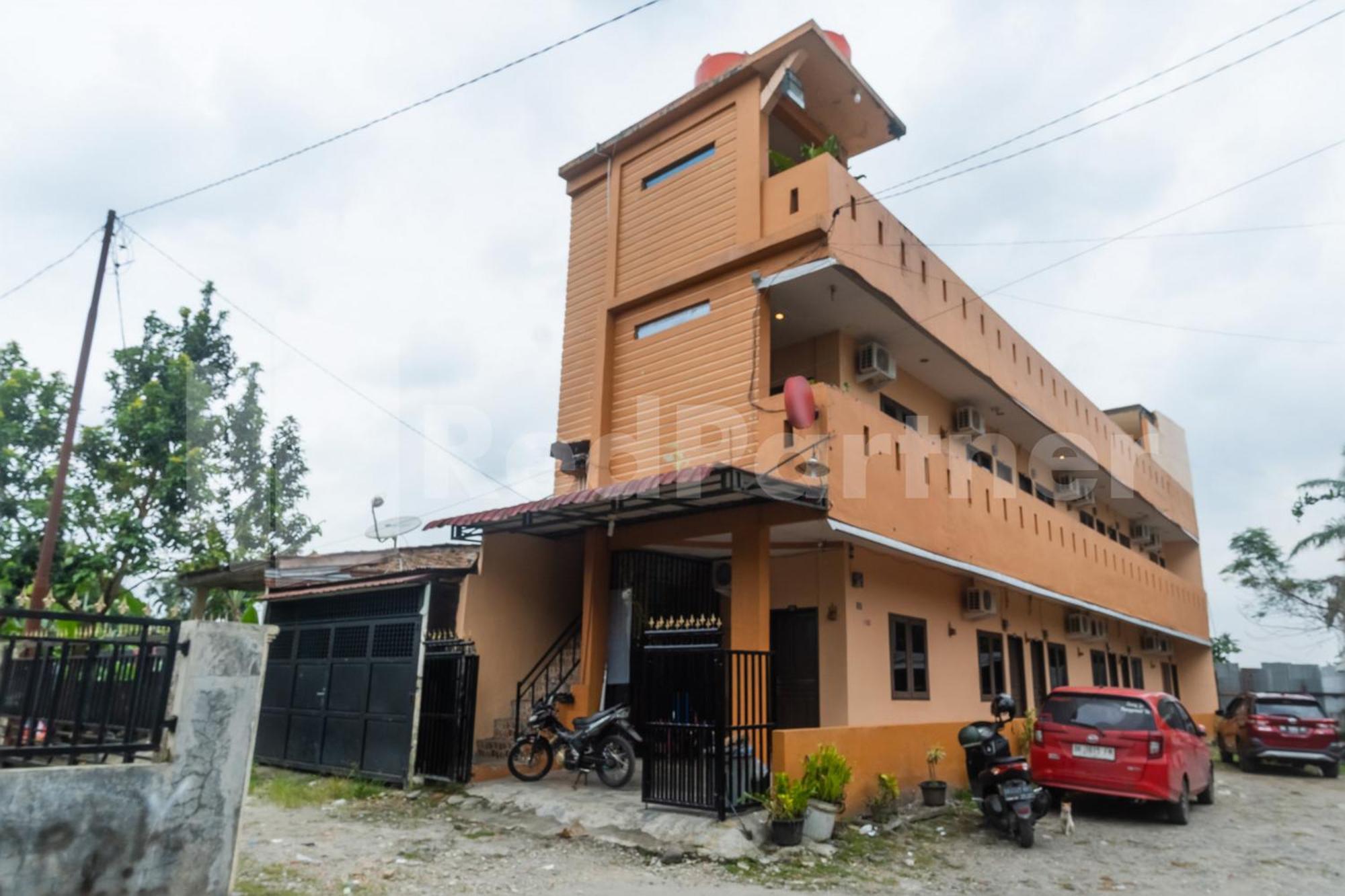 OYO 3937 Teratai Guest House Medan Bagian luar foto