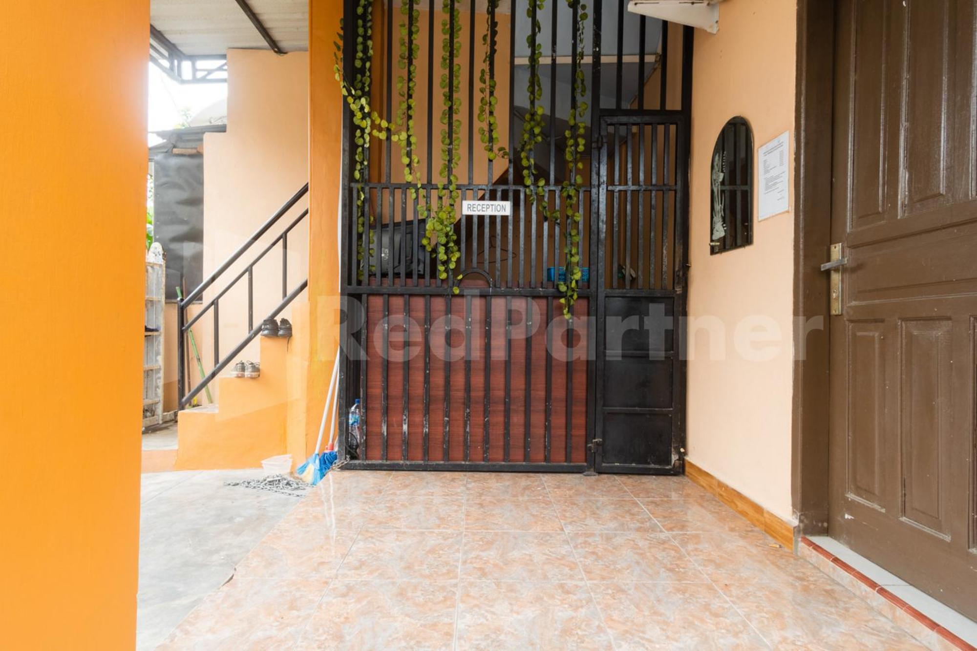 OYO 3937 Teratai Guest House Medan Bagian luar foto